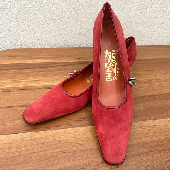 Vintage SALVATORE FERRAGAMO DQ80559 Red Suede Leather Low Heel Pumps Size 6 4A - Picture 2 of 16
